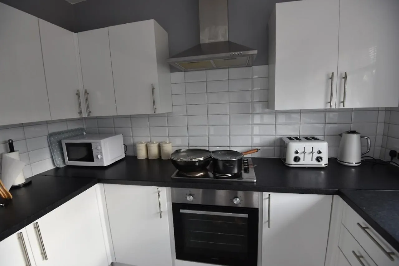 Lovely Holiday Home Near Cardiff City Centre - Madoc Road 3 Bedrooms Sleeps Up To 7 Großbritannien