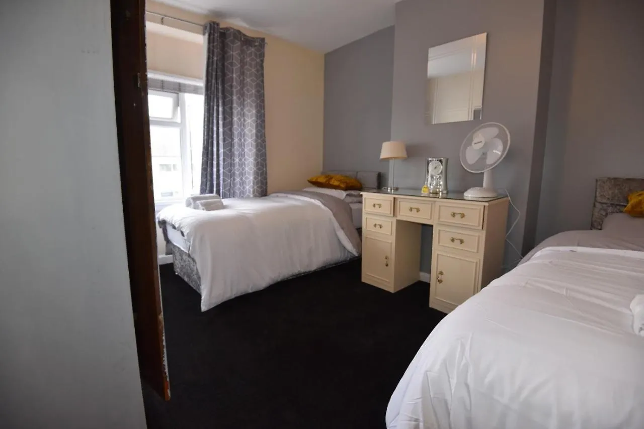 Lovely Holiday Home Near Cardiff City Centre - Madoc Road 3 Bedrooms Sleeps Up To 7