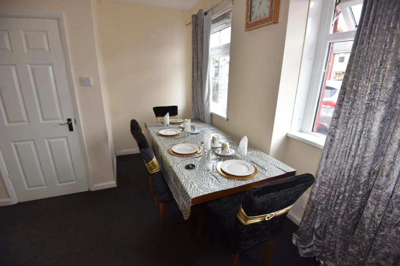 Lovely Holiday Home Near Cardiff City Centre - Madoc Road 3 Bedrooms Sleeps Up To 7