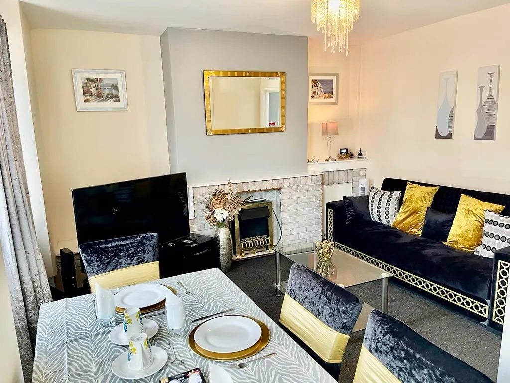 Lovely Holiday Home Near Cardiff City Centre - Madoc Road 3 Bedrooms Sleeps Up To 7