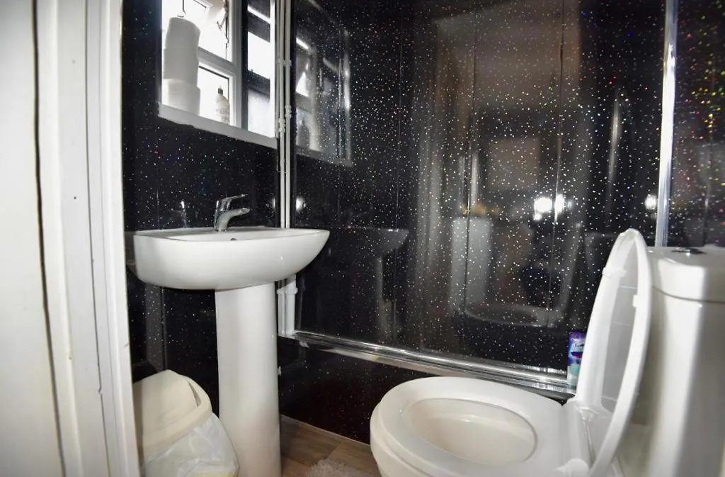 Lovely Holiday Home Near Cardiff City Centre - Madoc Road 3 Bedrooms Sleeps Up To 7 Großbritannien